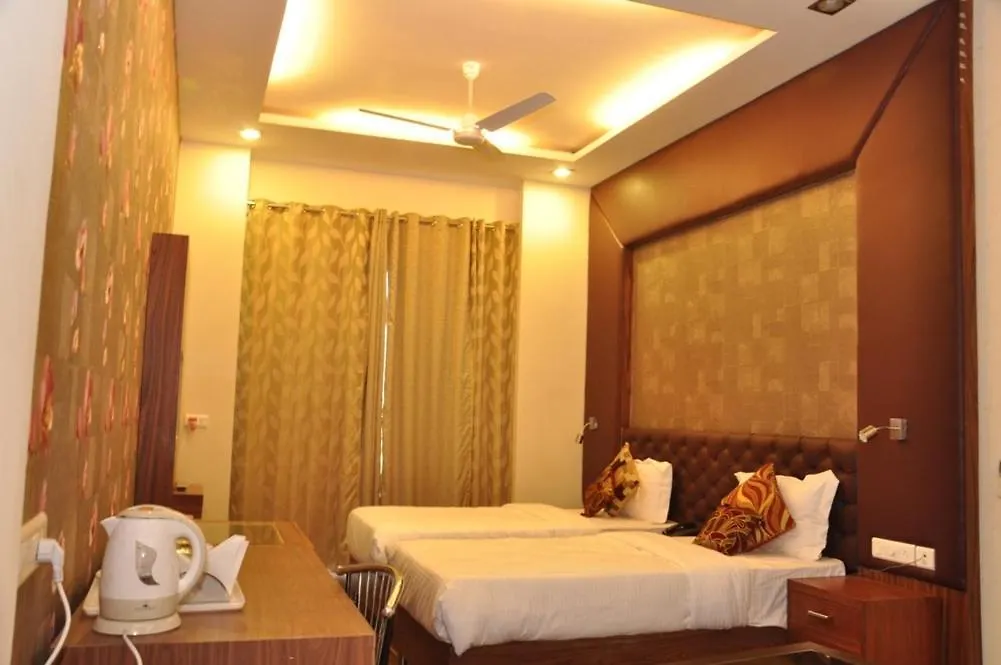Imperial Pacific Hotel غورغاون 3*,