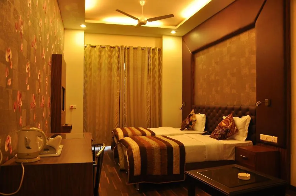 Imperial Pacific Hotel غورغاون 3*,  الهند