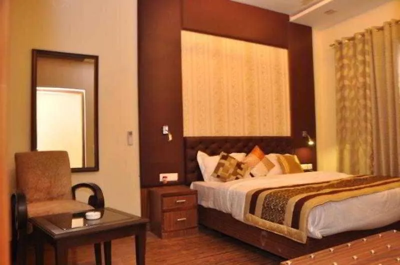Imperial Pacific Hotel غورغاون 3*,  الهند